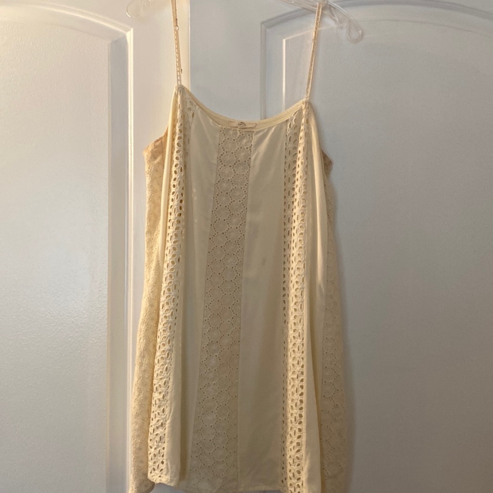 Short cream dress.